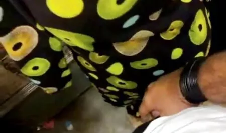 مادر آلمانی کانالسکسی جنی و گام به دختر کمک پیر مرد با کار ضربه